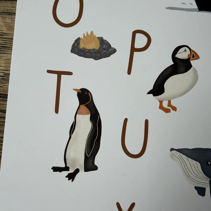 Detail plakátu Abeceda s ilustracemi tučňáka a papuchalka